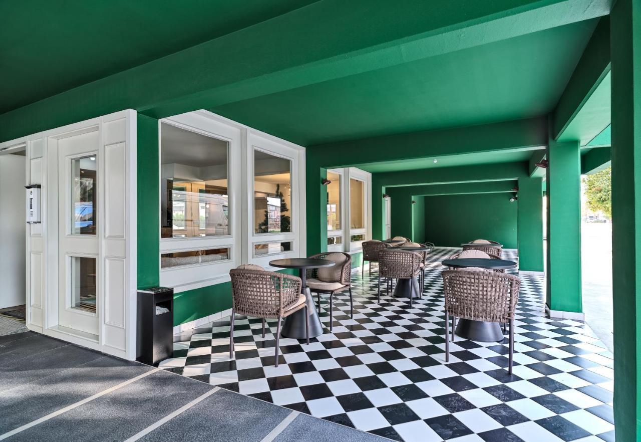 Liv The City Suites Adults Only Larnaca Zewnętrze zdjęcie