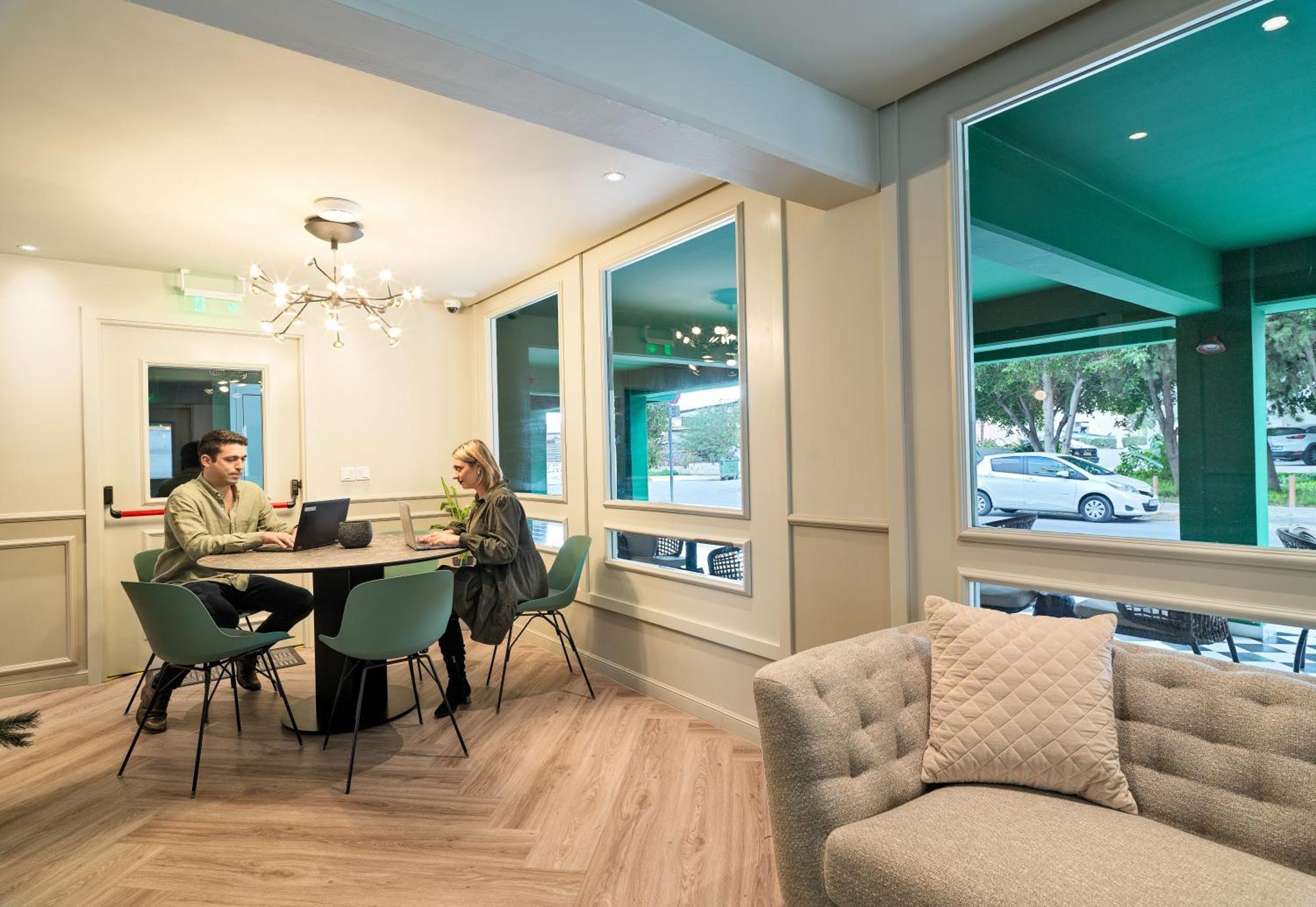 Liv The City Suites Adults Only Larnaca Zewnętrze zdjęcie