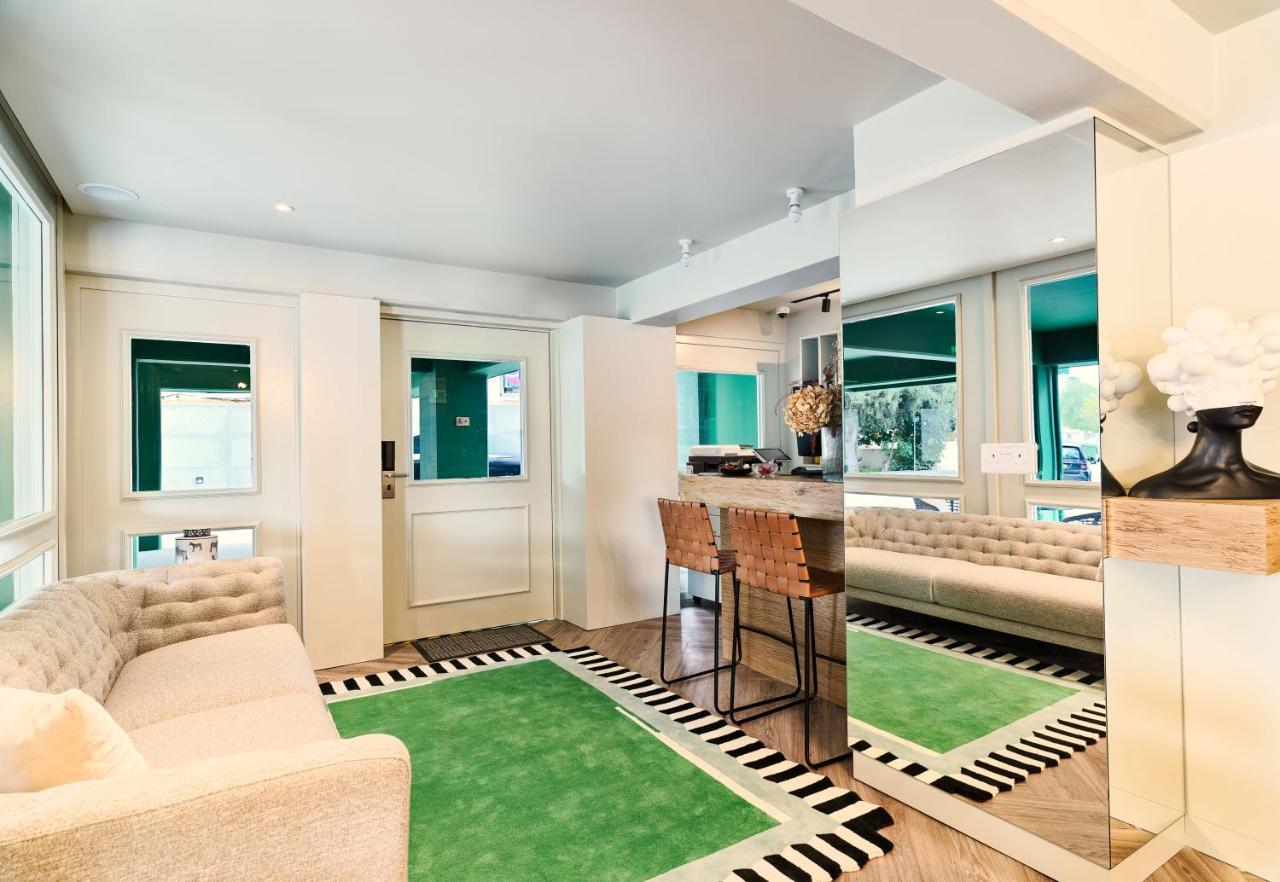Liv The City Suites Adults Only Larnaca Zewnętrze zdjęcie