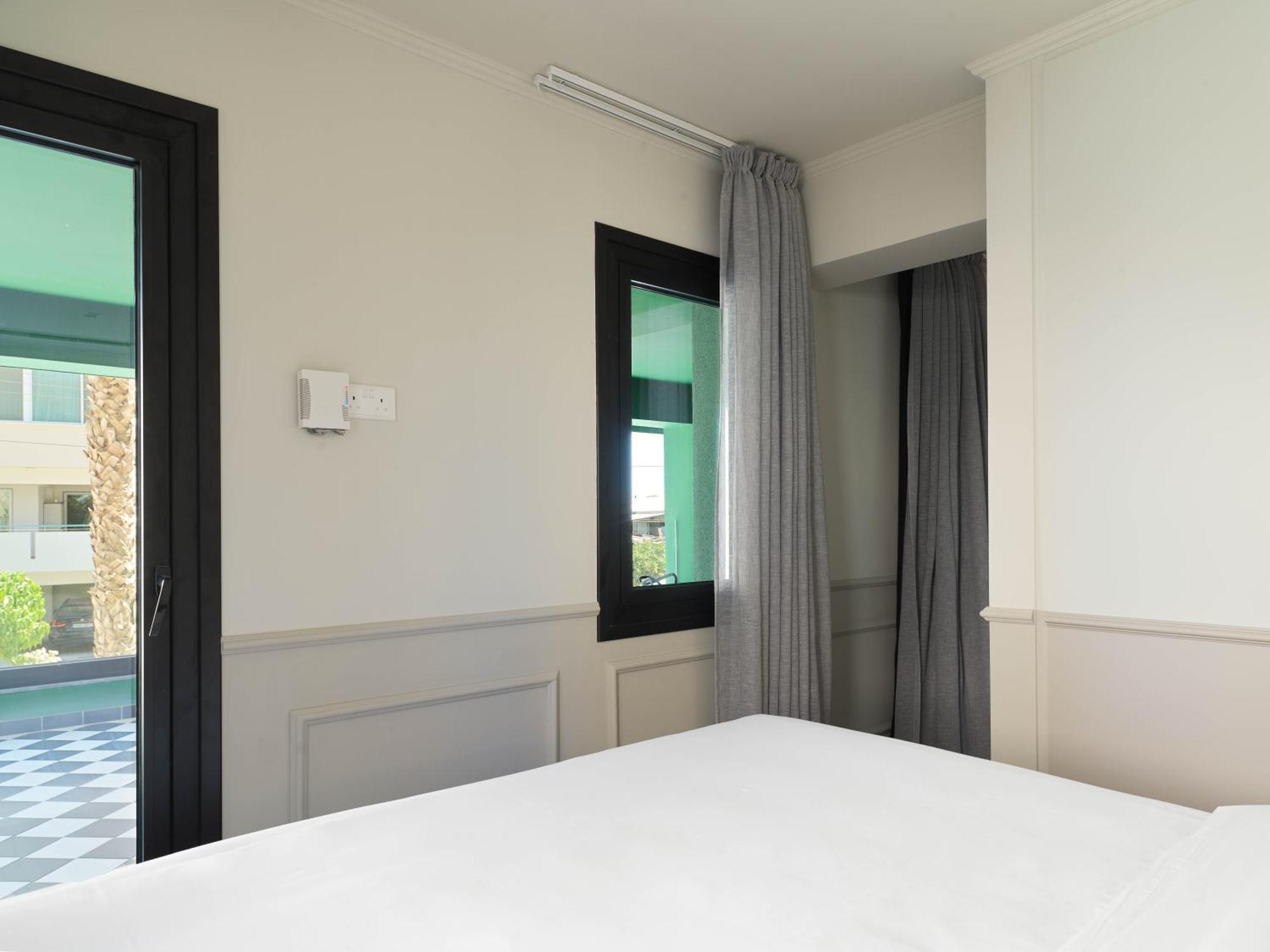 Liv The City Suites Adults Only Larnaca Zewnętrze zdjęcie